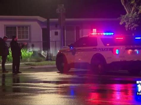 Shots fired at police cruiser in Miami as officers investigate armed robbery outside restaurant; 1 detained